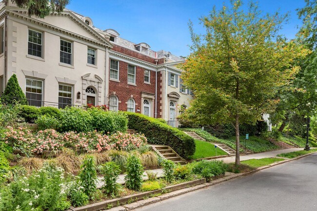 Foto del edificio - Available Now! 4 Bedroom  3.5  Bathroom Townhouse //Woodley Park// Garage, Driveway & 3 Levels of...