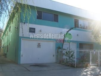 Primary Photo - 636 N St Andrews Pl