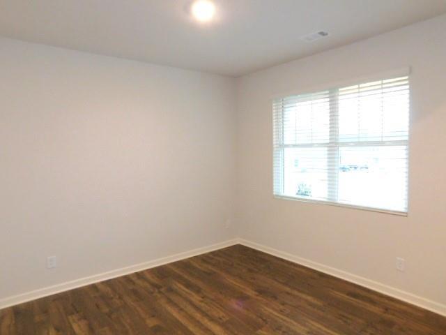 Building Photo - 2 Oakwood Ct