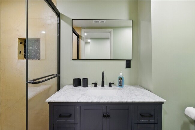 Foto del edificio - 1232 W Lombard St