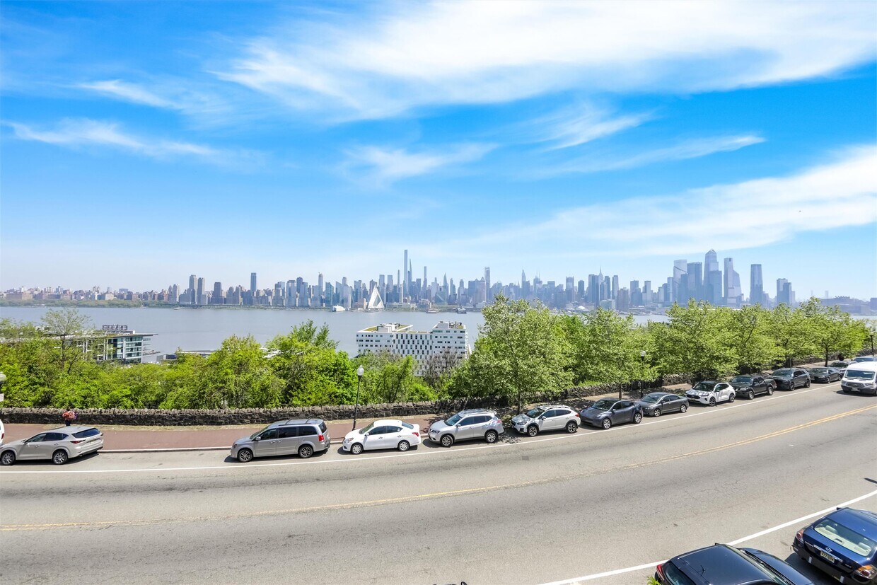 935 JFK Blvd E Unit 2, Weehawken, NJ 07086 Room for Rent in Weehawken