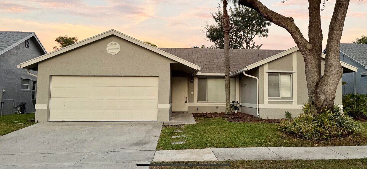 Foto principal - 5810 NW 37th Ave