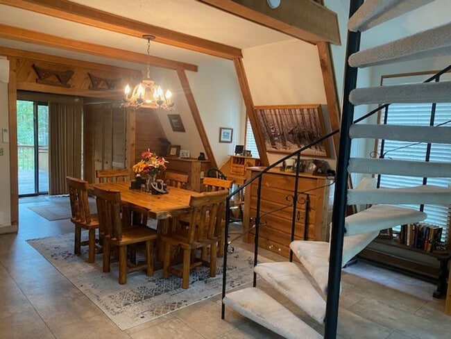 Building Photo - 2 Bedroom 2 bath Mountain Chalet close to ...