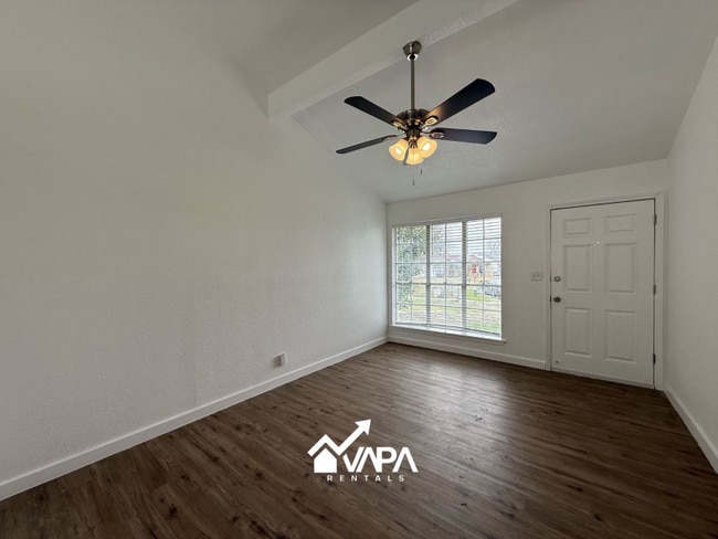 Building Photo - 7239 Glen Bay Dr