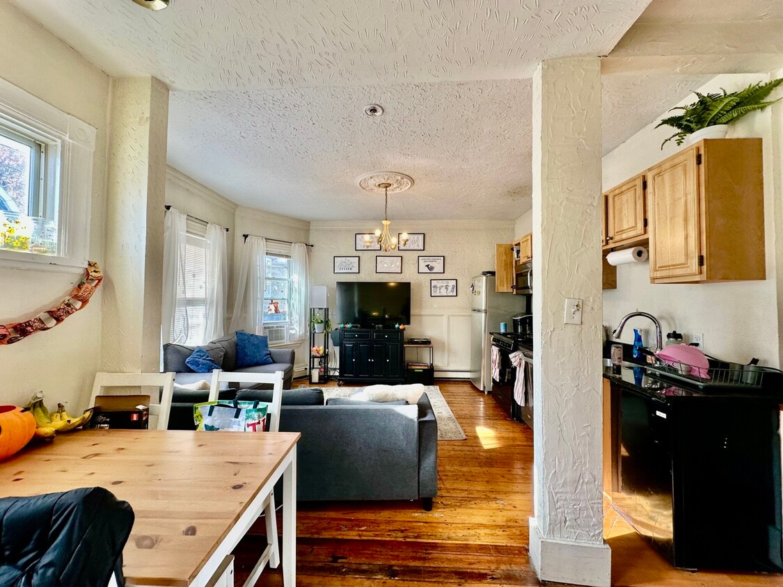 Foto principal - 93 Hillside St