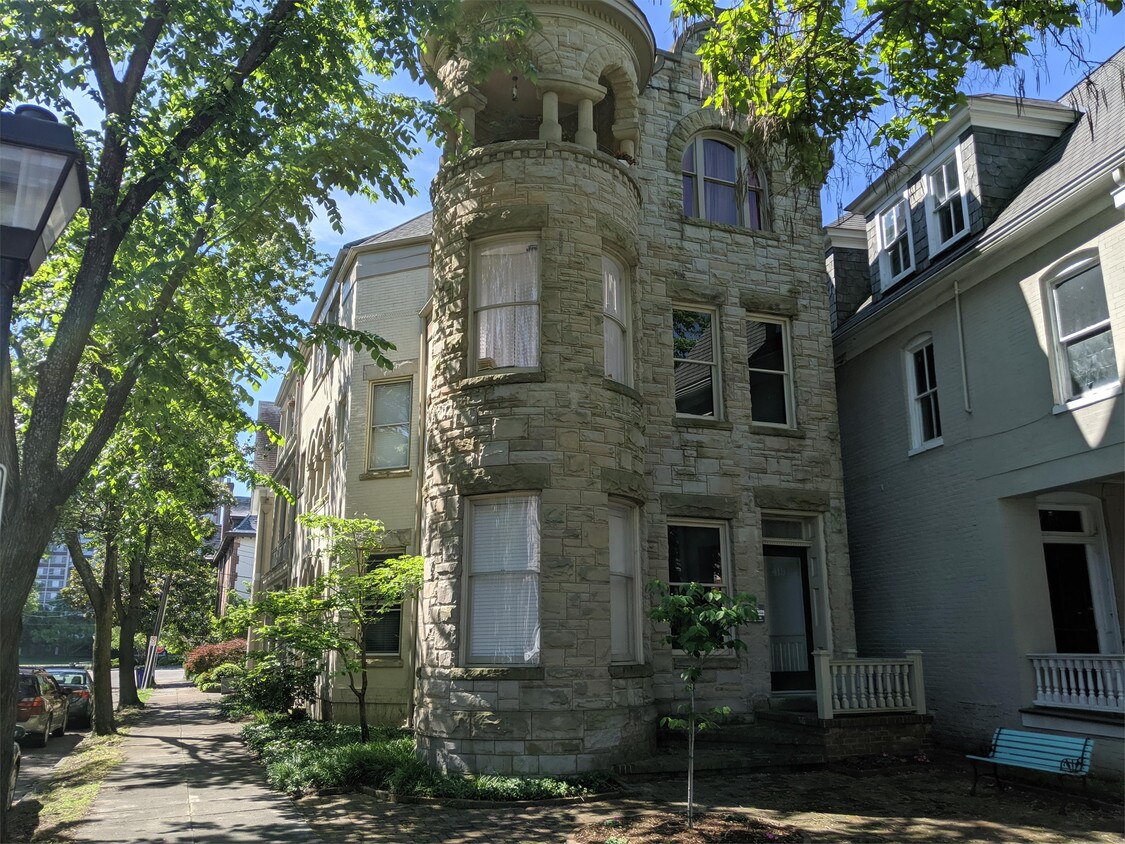 419 Warren Crescent Unit 2, Norfolk, VA 23507 Room for Rent in