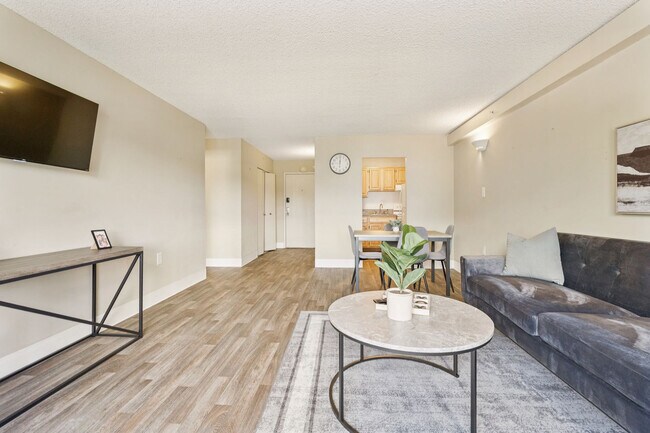 Building Photo - 1711 Bellevue Ave