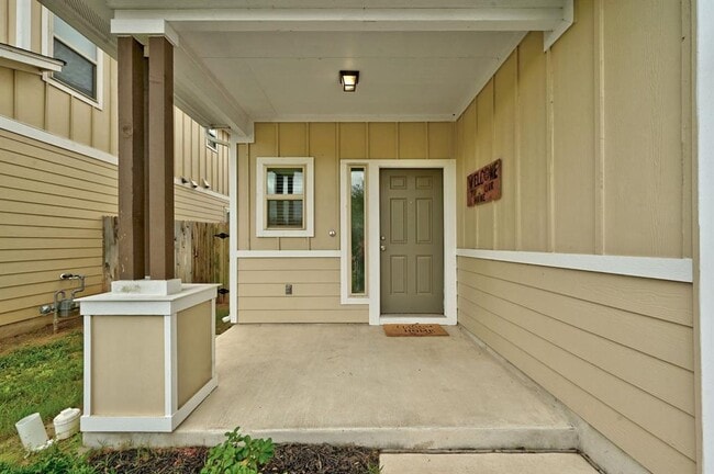 Building Photo - 336 Wapiti Rd