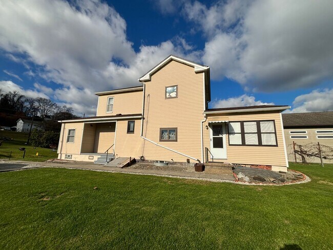 Foto del edificio - 2 Bedroom in Jefferson Hills!