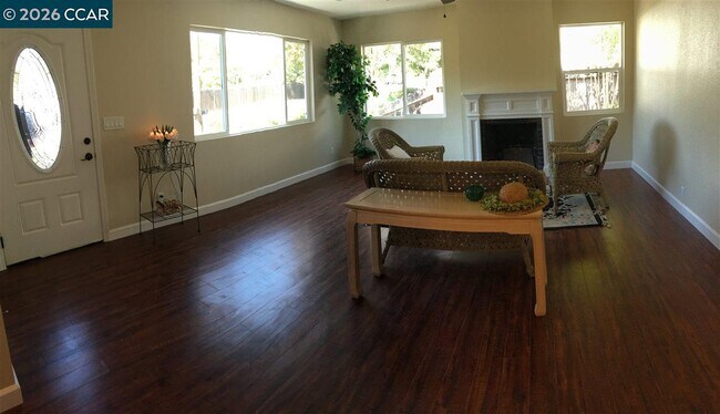 Building Photo - 1448 Rosal Ln