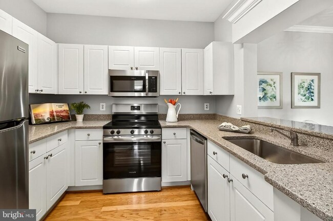 Foto del edificio - 4551 Strutfield Ln
