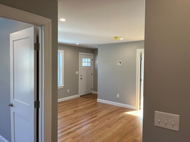 Foto del edificio - 14 Cherry Rd