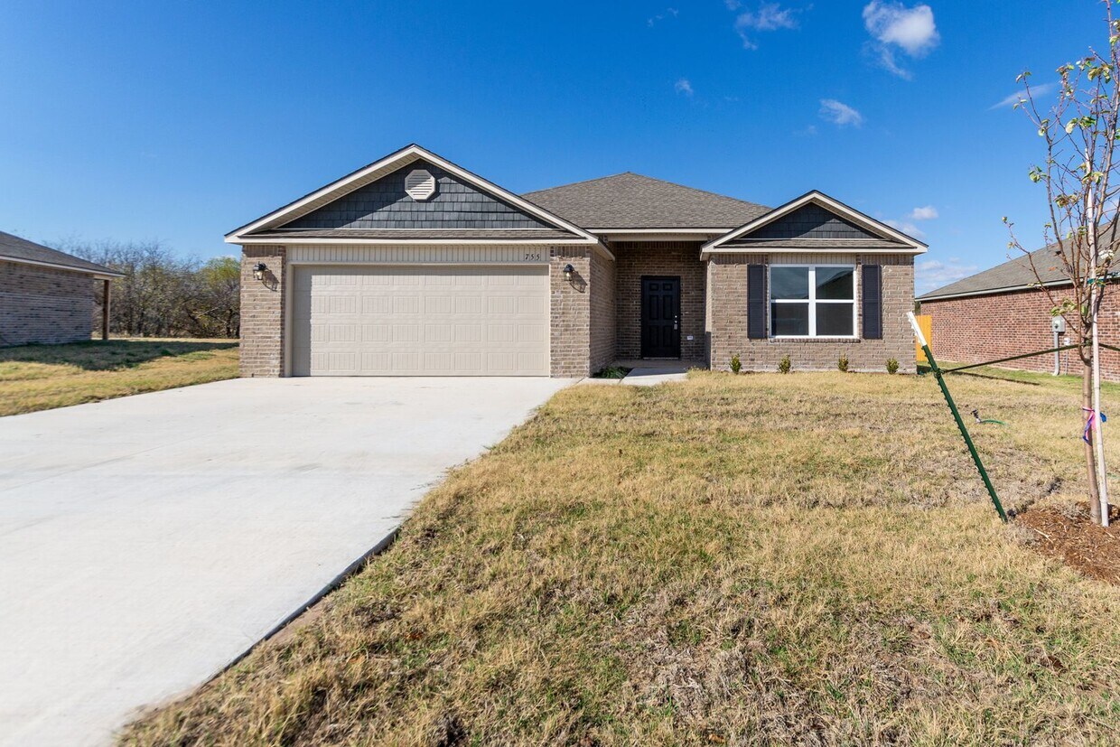 Primary Photo - BRAND NEW! 4 Bed 2 Bath Home in Newcastle!