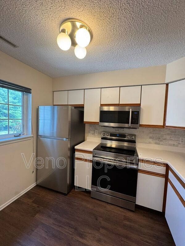 Building Photo - 4808 Foxwood Dr S