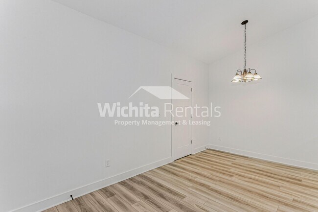 Foto del edificio - 920-922 Onewood Place