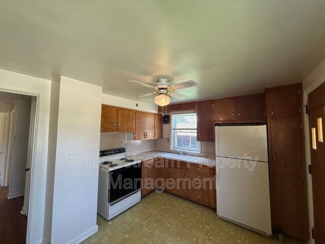 Building Photo - 698 Smith Ave