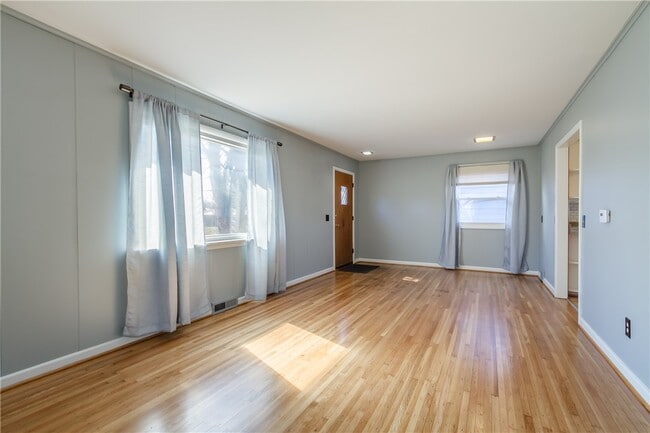 Building Photo - 270 Ashbourne Rd