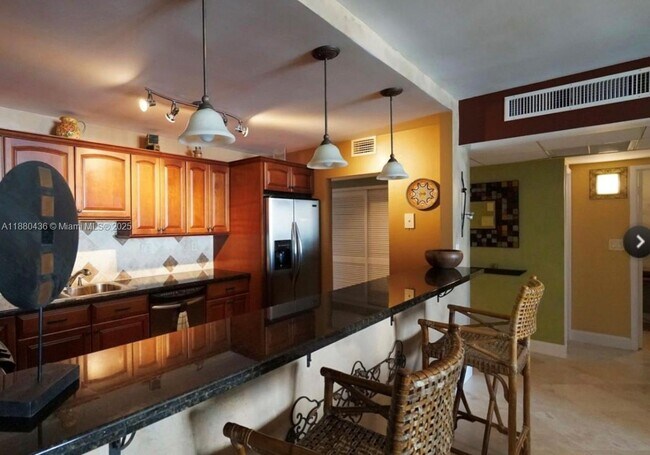 Foto del edificio - 19370 Collins Ave