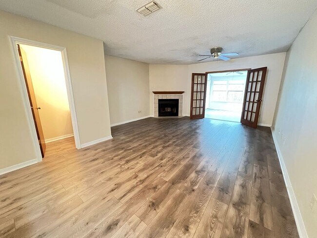 Foto del edificio - AVAILABLE NOW:  Beatiful 2BR/2.5BA Orange Park / Wells Ridge Townhome