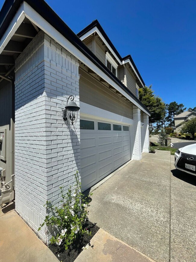 Foto del edificio - $6,950 Canyon Lakes Luxury 4BR – Designer Upgrades, Wine Bar & Best Views in San Ramon