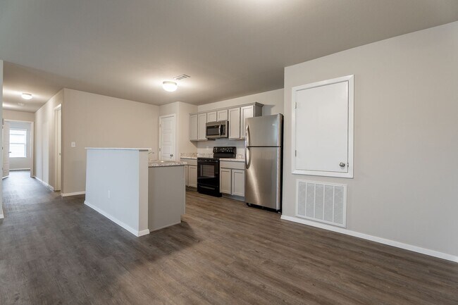 Foto del edificio - 3-bedroom 2 bath Duplex in Lincoln!! Newly Fenced Yard!