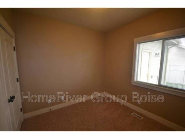 Building Photo - 3142 W Ravenna St