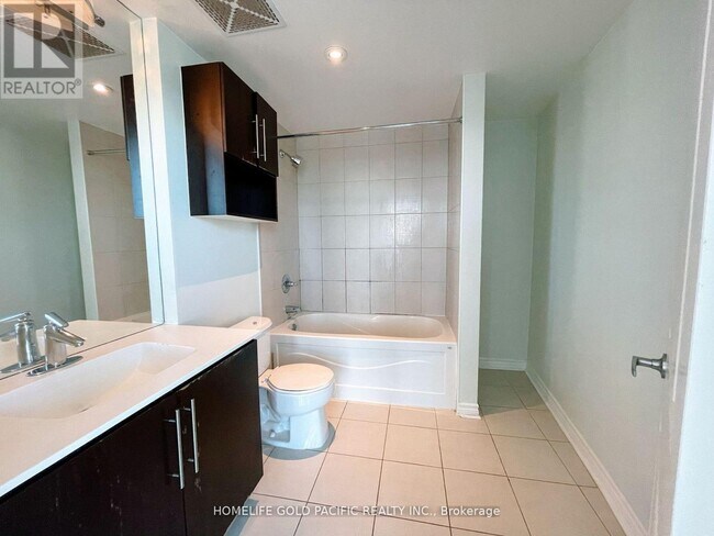 Photo du bâtiment - 2885 Bayview Ave