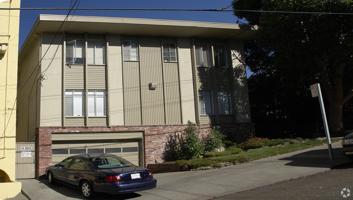 Building Photo - 449 Merritt Ave