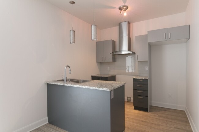 Building Photo - 6600 Av De Darlington
