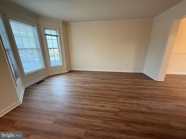 Building Photo - 700 E H St