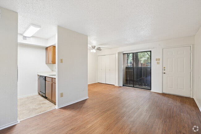 1BR, 1BA - 650SF - Living Room - The Gallery Apartments