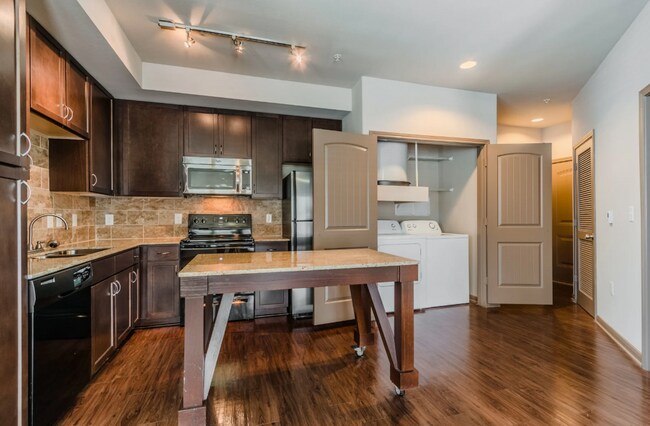 Foto del edificio - 7490 Coronado Ave