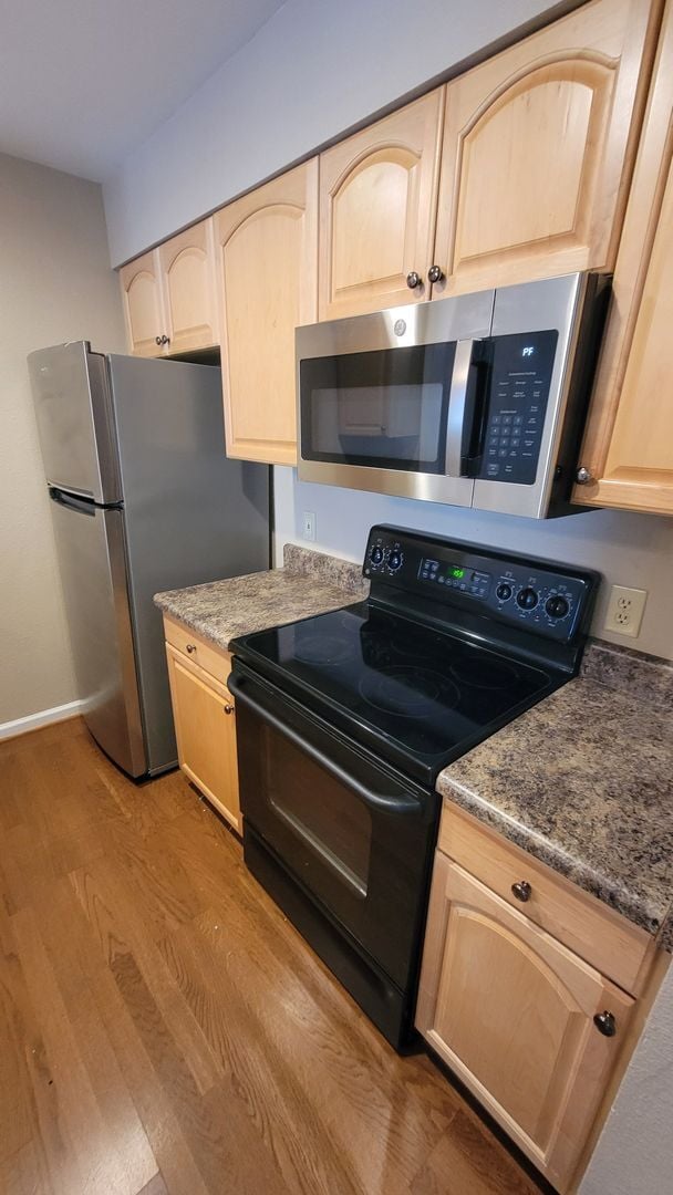 Building Photo - 2 Bed, 1.5 bath Townhome Available in Down...