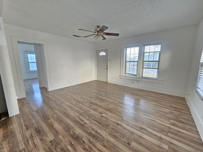 Building Photo - 4505 Waldemar St