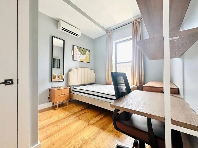 Foto del edificio - Furnished room/NOT APARTMENT