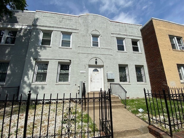 Building Photo - 1246 Queen St NE