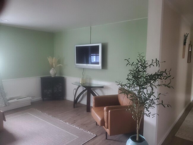 living room - 160 Twin Oaks Farm Ln