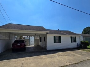 Building Photo - 982 Lawnview Ave
