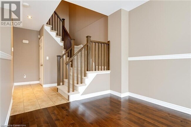 Building Photo - 313 Featherstone Crescent