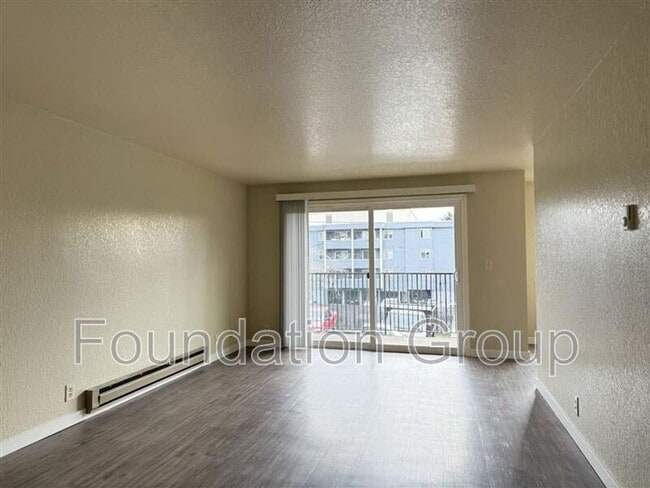 Building Photo - 938 N 100th St
