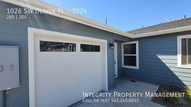 Building Photo - 1026 SW Oliver Pl