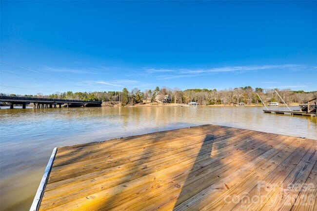 Building Photo - 1739 Old Clay Hill Rd