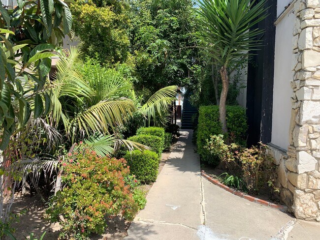 Foto del edificio - 3646 Vinton Ave