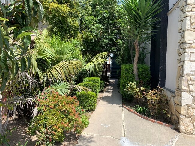 Building Photo - 3646 Vinton Ave