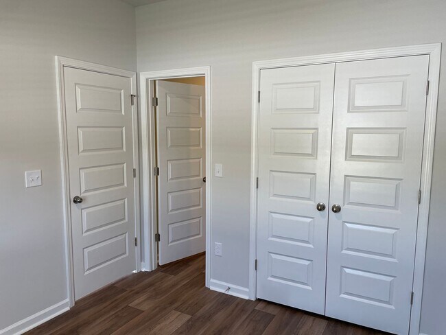 Foto del edificio - 1157 Windy Grove Ln