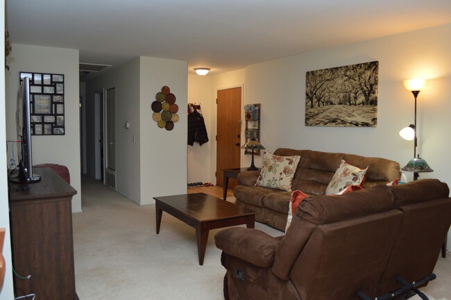 Building Photo - 696 Oakmont Ln