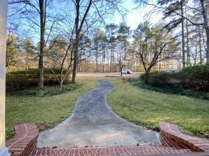 Building Photo - 4783 Sharon Dr