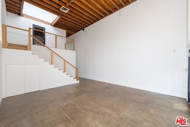 Building Photo - 7001 Melrose Ave
