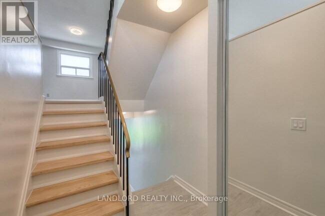 Photo du bâtiment - 2830 Midland Ave