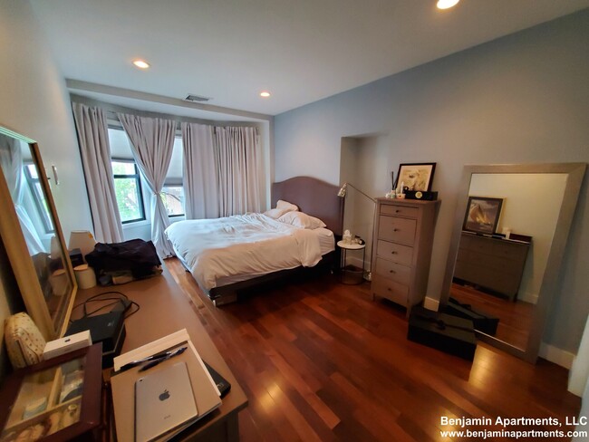 Foto del edificio - 547 Columbus Ave